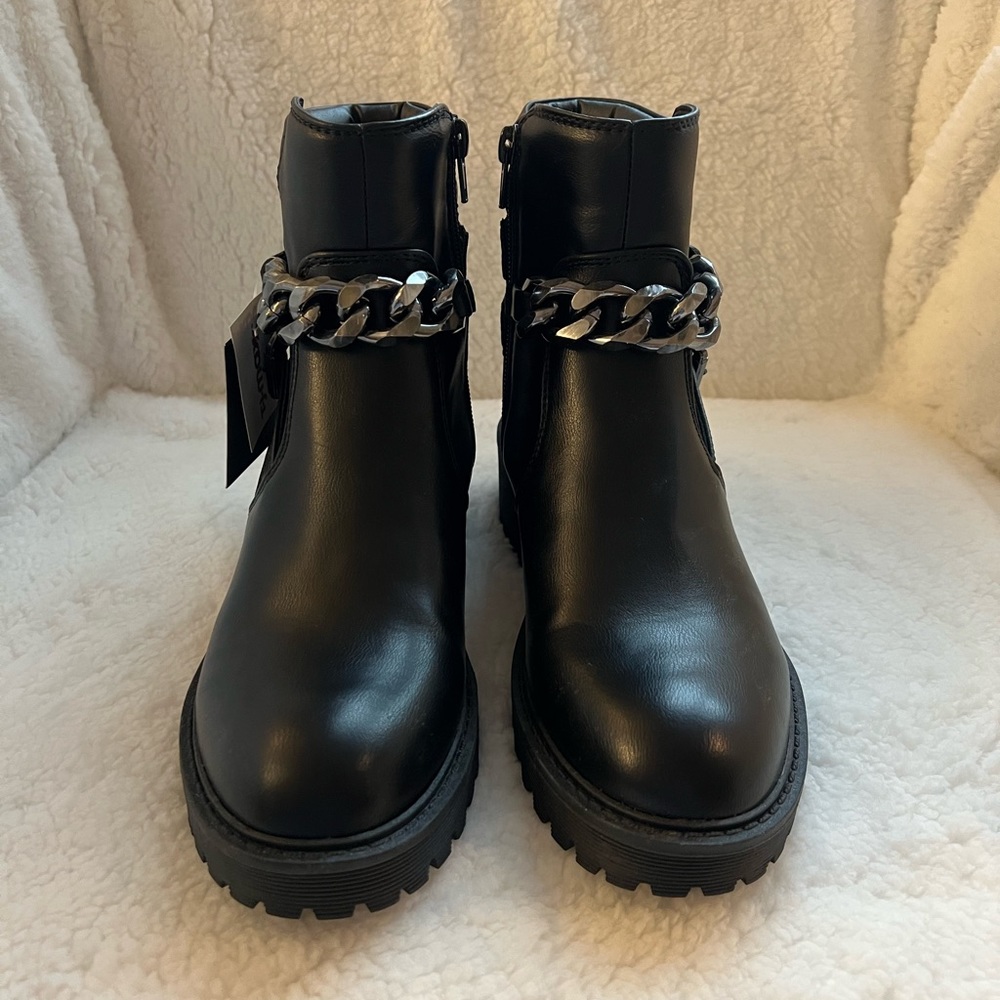 NWT GBG Los Angeles boots. Size 6.5